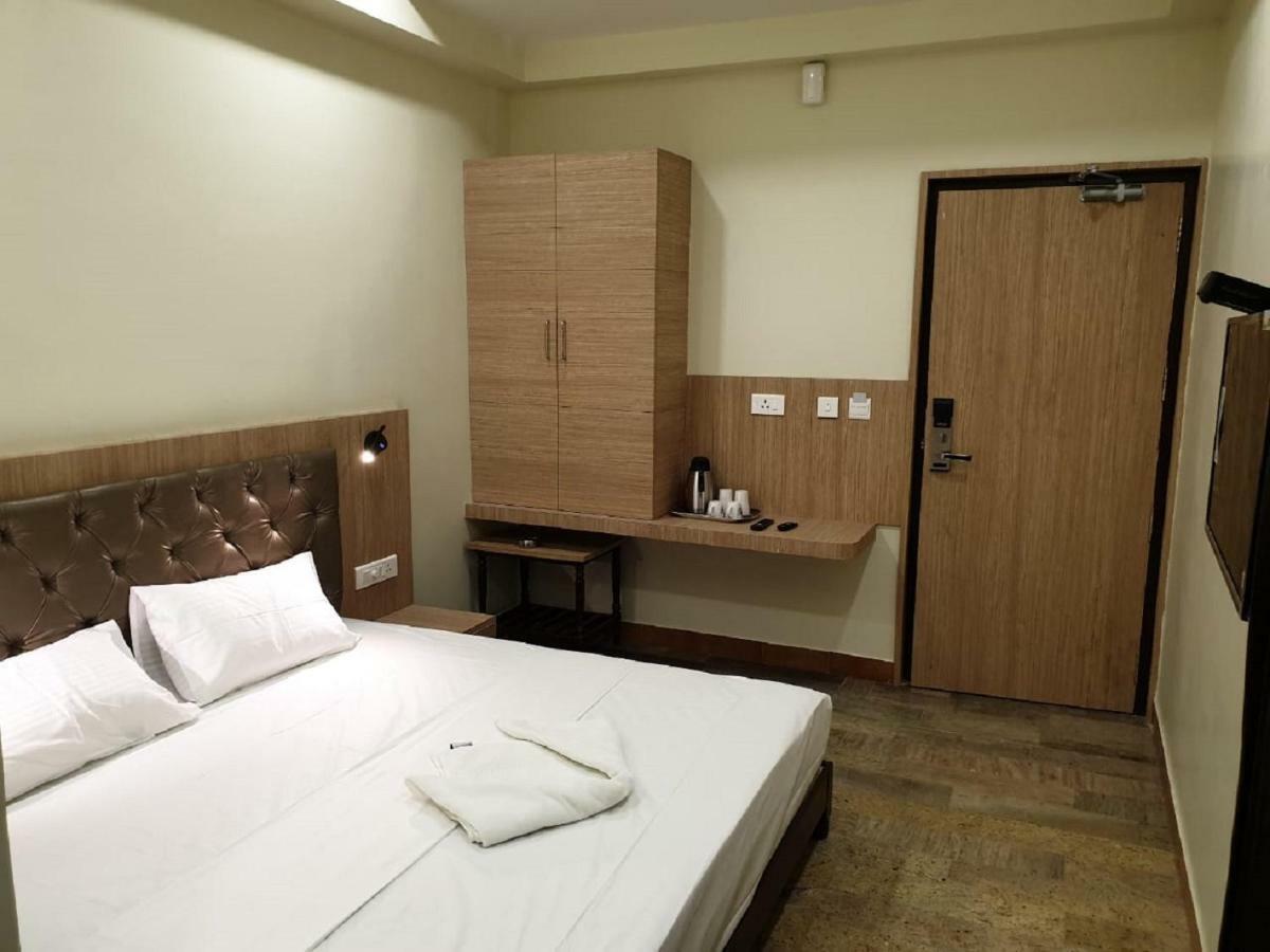 Hotel Amutham Residency Tiruchirappalli Exterior foto
